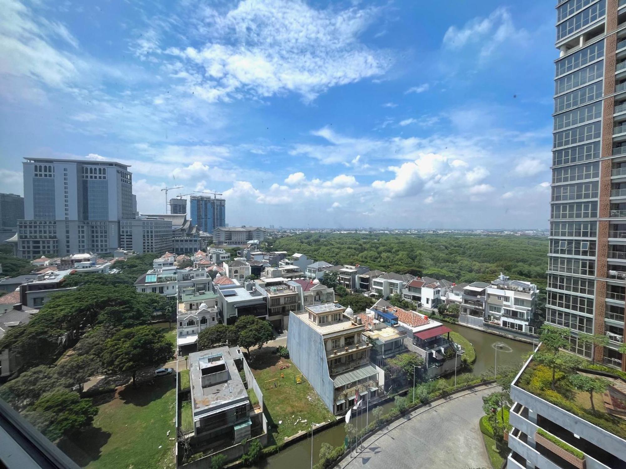 Gold Coast Pik Sea View Apartments By Longesuites Yakarta Exterior foto